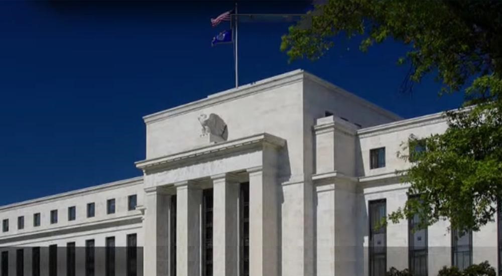 美国海军陆战队空降洛杉矶！特朗普强硬部署引发争议，地方官员怒