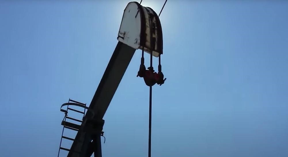 中东局势引爆全球市场震荡：油价一度暴涨14%，黄金逼近历史高